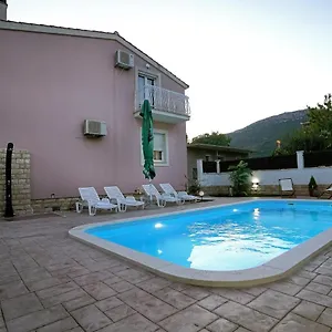 villa-tago.splithotels.org/